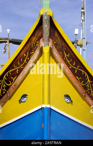 Typisches maltesisches Fischerboot im Hafen von Marsaxlokk auf Malta, Europa Foto Stock