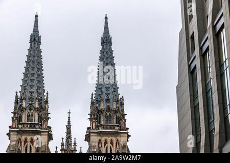 Torri di San Nicola Cattedrale cattolica romana a Kiev, Ucraina Foto Stock