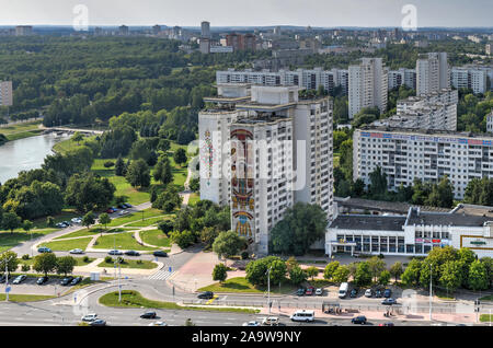 Minsk, Bielorussia - 21 Luglio 2019: Panoramica e architettura vista dalla Biblioteca Nazionale observation deck. Foto Stock