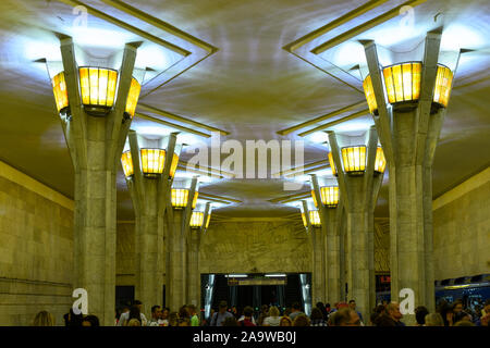 Minsk, Bielorussia - Luglio 20, 2019: Kastrychnitskaya (Oktyabrskaya) Minsk La stazione della metropolitana. Si è aperto il 26 giugno 1984. Foto Stock