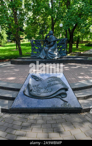 Monumento a Adam Mickiewicz in piazza Adam Mickiewicz di Minsk, Bielorussia. Foto Stock