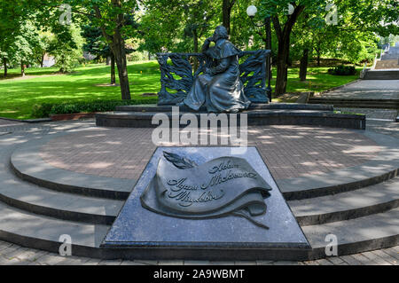 Monumento a Adam Mickiewicz in piazza Adam Mickiewicz di Minsk, Bielorussia. Foto Stock