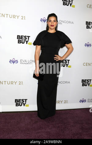 Novembre 15, 2019, Los Angeles, CA, Stati Uniti d'America: LOS ANGELES - NOV 15: America Ferrera al 2019 Eva Longoria Foundation Gala al Four Seasons Los Angeles at Beverly Hills il 15 novembre 2019 a Los Angeles, CA (credito Immagine: © Kay Blake/ZUMA filo) Foto Stock