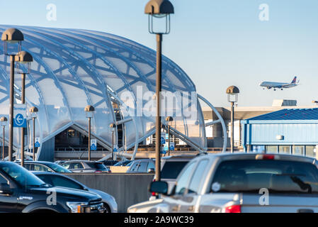 Delta Air Lines jet del passeggero sulla rotta di avvicinamento per l'atterraggio all'Aeroporto Internazionale Hartsfield-Jackson di Atlanta in Atlanta, Georgia. (USA) Foto Stock