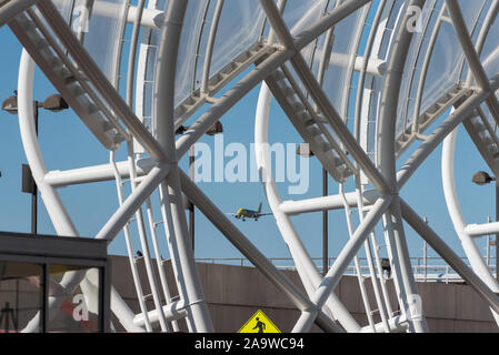 Acciaio strutturale tettoia all'Aeroporto Internazionale Hartsfield-Jackson di Atlanta. (USA) Foto Stock