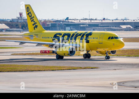 Spirito le compagnie aeree jet del passeggero sulla pista di Hartsfield-Jackson Atlanta International Airport di Atlanta, Georgia. Foto Stock