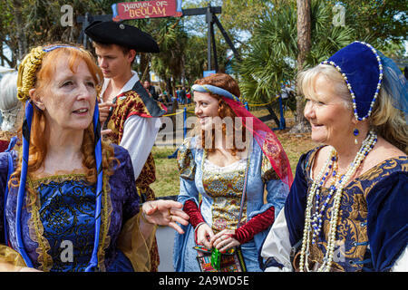 Deerfield Beach Florida, Quiet Waters Park, Florida Renaissance Festival, costume, anziani cittadini, donne donne, FL100214065 Foto Stock