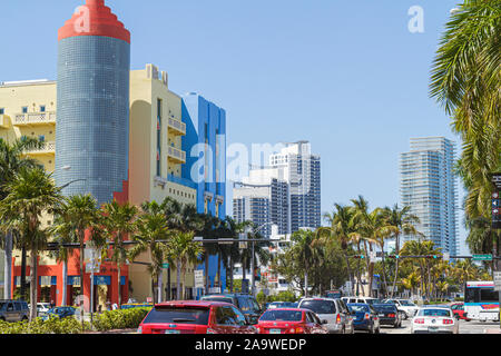 Miami Beach Florida, Fifth 5th Street, Glass Block Tower 404 Washington Avenue edificio, traffico, FL100331025 Foto Stock