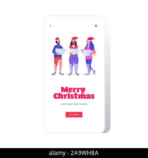 Mix corsa persone che trattengono il foglio libri e dare spettacolo buon Natale felice anno nuovo vacanze celebrazione concetto lo schermo dello smartphone online mobile app a lunghezza piena illustrazione vettoriale Illustrazione Vettoriale