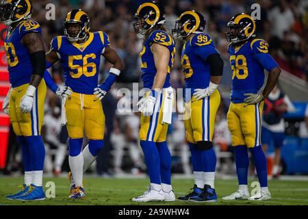 Los Angeles, CA. 17 Nov, 2019. Los Angeles Rams difesa durante il gioco di NFL tra Chicago Bears vs Los Angeles Rams presso il Los Angeles Memorial Coliseum di Los Angeles, Ca su Novembre, 2019. Jevone Moore. Credito: csm/Alamy Live News Foto Stock