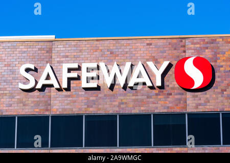 15 nov 2019 Pleasanton / CA / STATI UNITI D'AMERICA - Close up di Safeway segno a loro nella California del Nord Divisione Corporate Headquarters in oriente la baia di San Francisco a Foto Stock