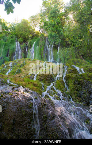 Los Chorreaderos cascata. Monasterio de Piedra Natural Park, Nuevalos, provincia di Zaragoza, Aragona, Spagna. Foto Stock