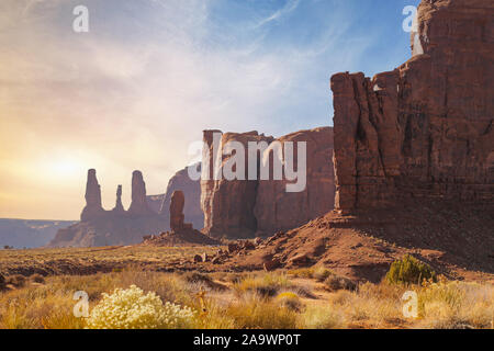 Il famoso Buttes della Monument Valley, Utah, Stati Uniti d'America Foto Stock