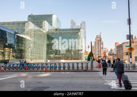 Il Jacob K. Javits Convention Center (Javits Center), Manhattan, New York City, Stati Uniti. Foto Stock