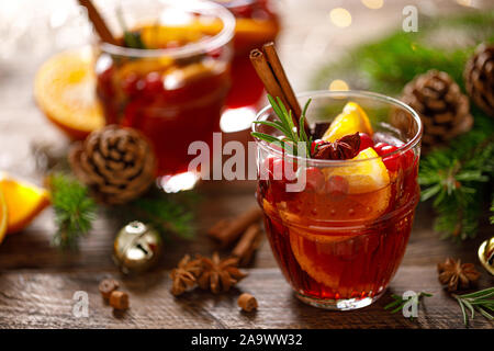 Natale vin brulé. Festa tradizionale bevanda Foto Stock