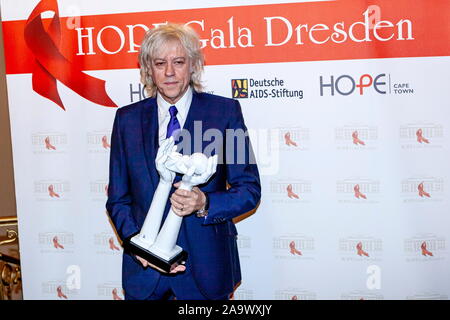 Deutschland. Xviii Nov, 2019. Sir Bob Geldof in occasione della quattordicesima speranza di Gala in Schauspielhaus. A Dresda, 16.11.2019 Condizioni speciali: accordo sui prezzi richiesti per l'utilizzo del titolo | Utilizzo di credito in tutto il mondo: dpa/Alamy Live News Foto Stock