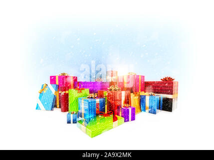 Pila di colorati confezioni regalo con oro fiocchi e nastri al di sotto della blu caduta di neve. 3D render illustrazione. Foto Stock