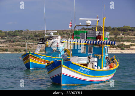 Fischerboote, Ausflugsboote auf Malta Foto Stock