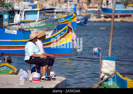 Fischerboote, Ausflugsboote auf Malta Foto Stock