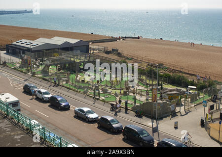 Mini pazzo o campo da golf sul lungomare di Brighton, East Sussex, Inghilterra Foto Stock