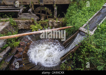 Valtoare - naturale dispositivo di lavaggio in Osa Village Museum Situato in città Negresti-Oas nella contea di Satu Mare nel nord-ovest della Romania Foto Stock