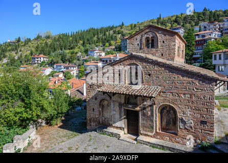 Il dodicesimo cen. La chiesa bizantina di Agii Anargiri in Kastoria, Macedonia, Grecia settentrionale Foto Stock