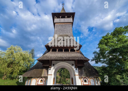 Ingresso al monastero in Barsana Village, situato in Maramures Contea di Romania Foto Stock