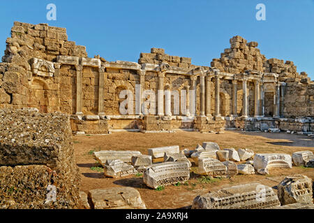 Membro Agora rovine a lato, Provincia di Antalya, Turchia. Foto Stock