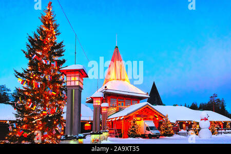 Circolo Polare Artico lanterna in Santa Office Santa Village sera nuovo Foto Stock