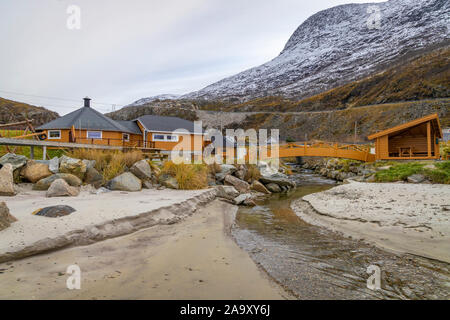 Case vacanze a Grøtfjord su Kvaløya, Norvegia del Nord Foto Stock