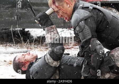 JEAN-CLAUDE VAN DAMME e DOLPH LUNDGREN in UNIVERSAL SOLDIER: RIGENERAZIONE (2009), diretto da John HYAMS. Credit: prospettiva UNLIMITED / Album Foto Stock