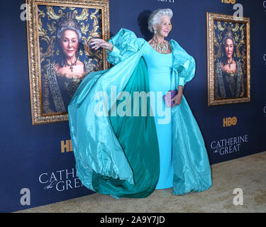 HBO 'Caterina la Grande' Premiere al museo del martello su ottobre 17, 2019 a Westwood, CA dotata di: Helen Mirren dove: Westwood, California, Stati Uniti quando: 18 Ott 2019 Credit: Nicky Nelson/WENN.com Foto Stock