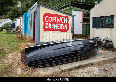 Gallese slogan nazionalista Cofiwch Dryweryn (Ricordate Tryweryn) dipinta su capannone a Nefyn, Llŷn Peninsula, Gwynedd, Galles Foto Stock