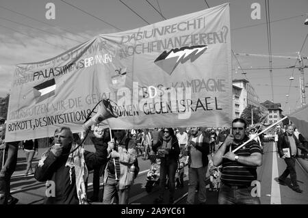 Palestina manifestazione di protesta a Zurigo: persone che chiedono sanzioni contro Israele Foto Stock