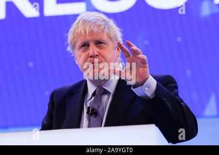 Primo ministro britannico, Boris Johnson fa un keynote discorso politico durante l annuale Confederazione dell'industria britannica (CBI) conferenza tenutasi a Londra. Foto Stock