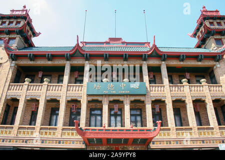 CHICAGO - 31 Luglio: Il Pui Tak edificio centrale nell'area di Chinatown di Chicago, indicato qui di seguito sulla luglio 31, 2011, raggiunto Historic landmark status in 200 Foto Stock