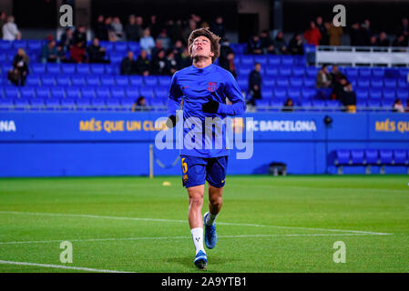 Barcellona - NOV 17: Riqui Puig gioca in Seconda Divisione B match tra FC Barcelona B e UE Cornella a Johan Cruyff Stadium il 17 novembre Foto Stock