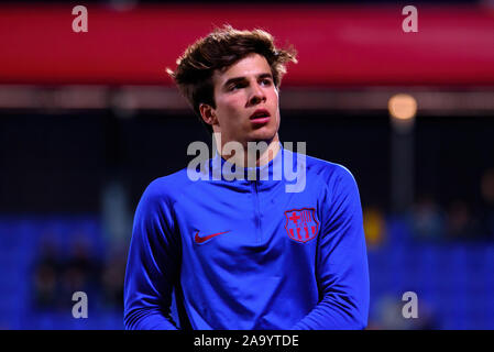 Barcellona - NOV 17: Riqui Puig gioca in Seconda Divisione B match tra FC Barcelona B e UE Cornella a Johan Cruyff Stadium il 17 novembre Foto Stock