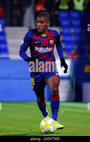 Barcellona - NOV 17: Sergio Akieme gioca in Seconda Divisione B match tra FC Barcelona B e UE Cornella a Johan Cruyff Stadium in novembre Foto Stock