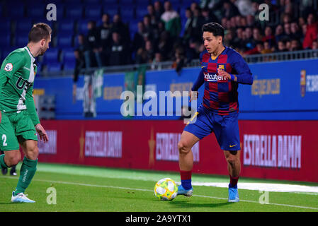 Barcellona - NOV 17: Javier Saverio gioca in Seconda Divisione B match tra FC Barcelona B e UE Cornella a Johan Cruyff Stadium in novembre Foto Stock