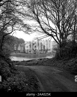 La Gran Bretagna degli anni sessanta rovine del XVI secolo Manor House nel mese di agosto 1963 Foto Stock