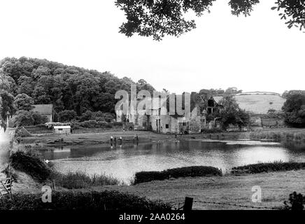 La Gran Bretagna degli anni sessanta rovine del XVI secolo Manor House nel mese di agosto 1963 Foto Stock