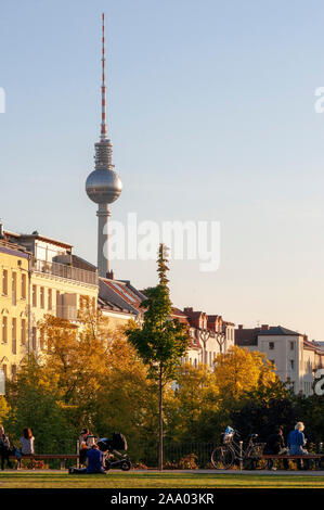 Berlino Torre della TV, a 368 metri, il più alto edificio in Germania da Prenzlauer Berg di Berlino, Germania, Europa Foto Stock
