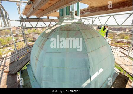 I dettagli architettonici sono visibili durante i lavori di ristrutturazione del centro storico di Gilman Hall, un edificio in stile georgiano sull'Homewood Campus della Johns Hopkins University di Baltimore, Maryland, 21 aprile 2009. Dall'Homewood raccolta di fotografie. () Foto Stock