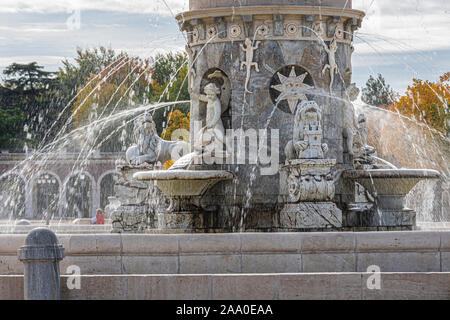 Dettaglio della fontana di Floriblanca o Venere in Plaza de San Antonio all'ingresso della città di Aranjuez. Comunità di Madrid Spagna Foto Stock