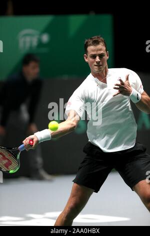 Madrid, Spagna. Xviii Nov, 2019. Madrid Spagna; 11/18/2019.- V. Pospisil.Match tra F. Fognini da Italia contro V. Pospisil dal Canada nella Coppa Davis a Caja Mágica di Madrid. Credito: Juan Carlos Rojas/Picture Alliance | in tutto il mondo di utilizzo/dpa/Alamy Live News Foto Stock