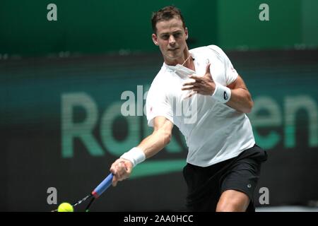 Madrid, Spagna. Xviii Nov, 2019. Madrid Spagna; 11/18/2019.- V. Pospisil.Match tra F. Fognini da Italia contro V. Pospisil dal Canada nella Coppa Davis a Caja Mágica di Madrid. Credito: Juan Carlos Rojas/Picture Alliance | in tutto il mondo di utilizzo/dpa/Alamy Live News Foto Stock