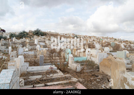 Fez, in Marocco. Il 9 novembre 2019. vista panoramica del cimitero musulmano di Fès Foto Stock