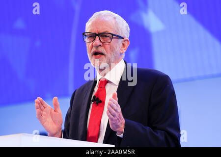 Hotel Intercontinental di Greenwich. Londra, Regno Unito. Xviii Nov, 2019. Il leader del partito laburista, Jeremy Corbyn fa un discorso per il business leader presso l annuale CBI (Confederazione dell'industria britannica) Conferenza in Intercontinental Hotel, Greenwich, Londra. Tutti i dirigenti di partiti politici sono il beccheggio della loro politica commerciale in Gran Bretagna della business community alla conferenza come elettori alle urne il 12 dicembre in un 'invernali' elezione generale. Credito: Dinendra Haria/Alamy Live News Foto Stock