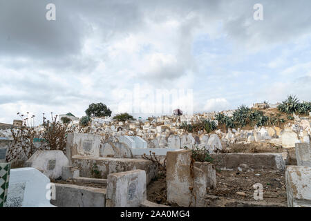 Fez, in Marocco. Il 9 novembre 2019. vista panoramica del cimitero musulmano di Fès Foto Stock